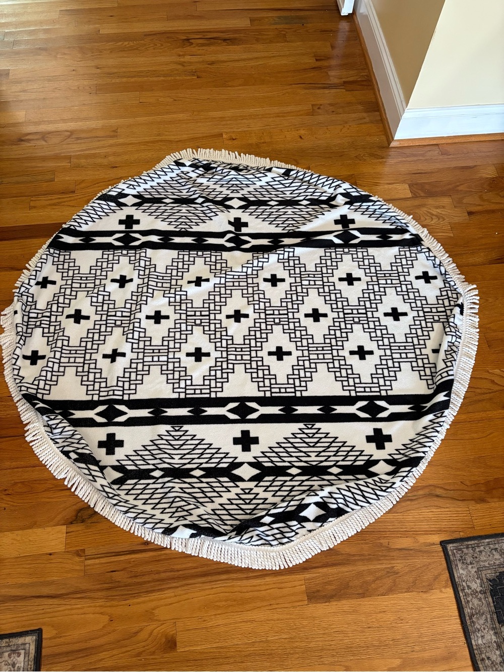 Source Unknown Black and White Round Aztec Tassel Throw